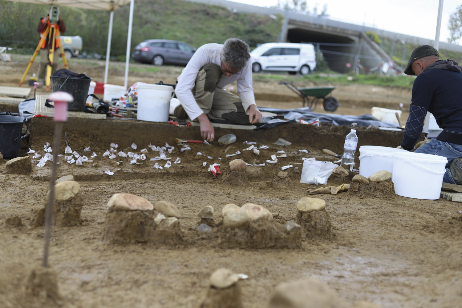 Archaeology: under the A6 motorway, a 24,000-year-old camp